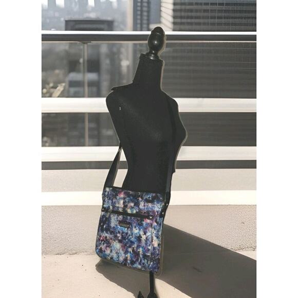 Baggallini Handbags - EUC! Baggallini Go Bagg Onyx Floral Black Gray with RFID 10x11x2